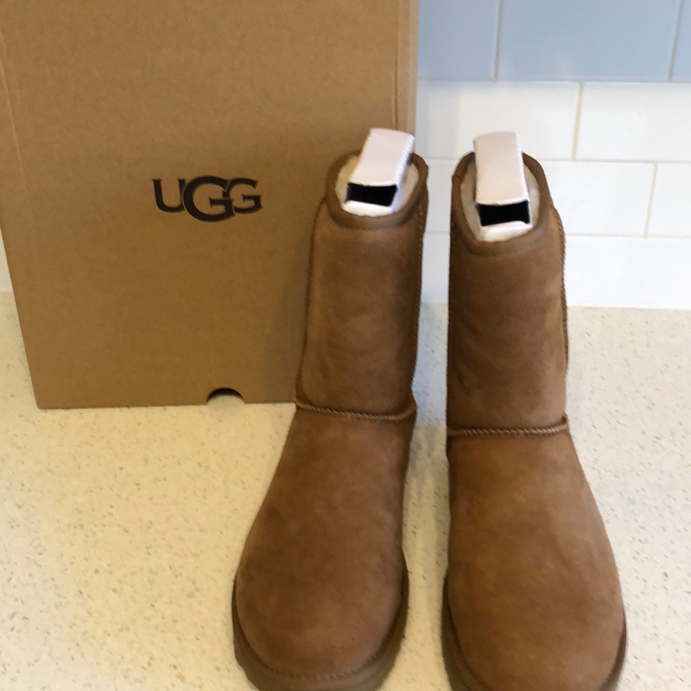 NWT UGG classic boots